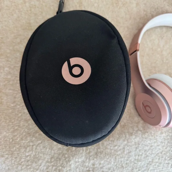 Beats Solo 3 Rose Gold Wireless Headphones